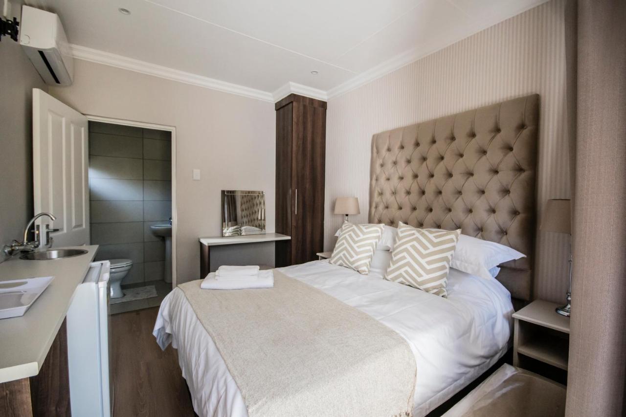The Royal Guest House Klerksdorp Dış mekan fotoğraf